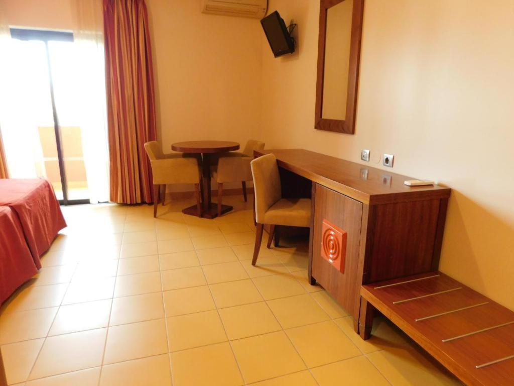 Hotel Praia Sol Quarteira Extérieur photo
